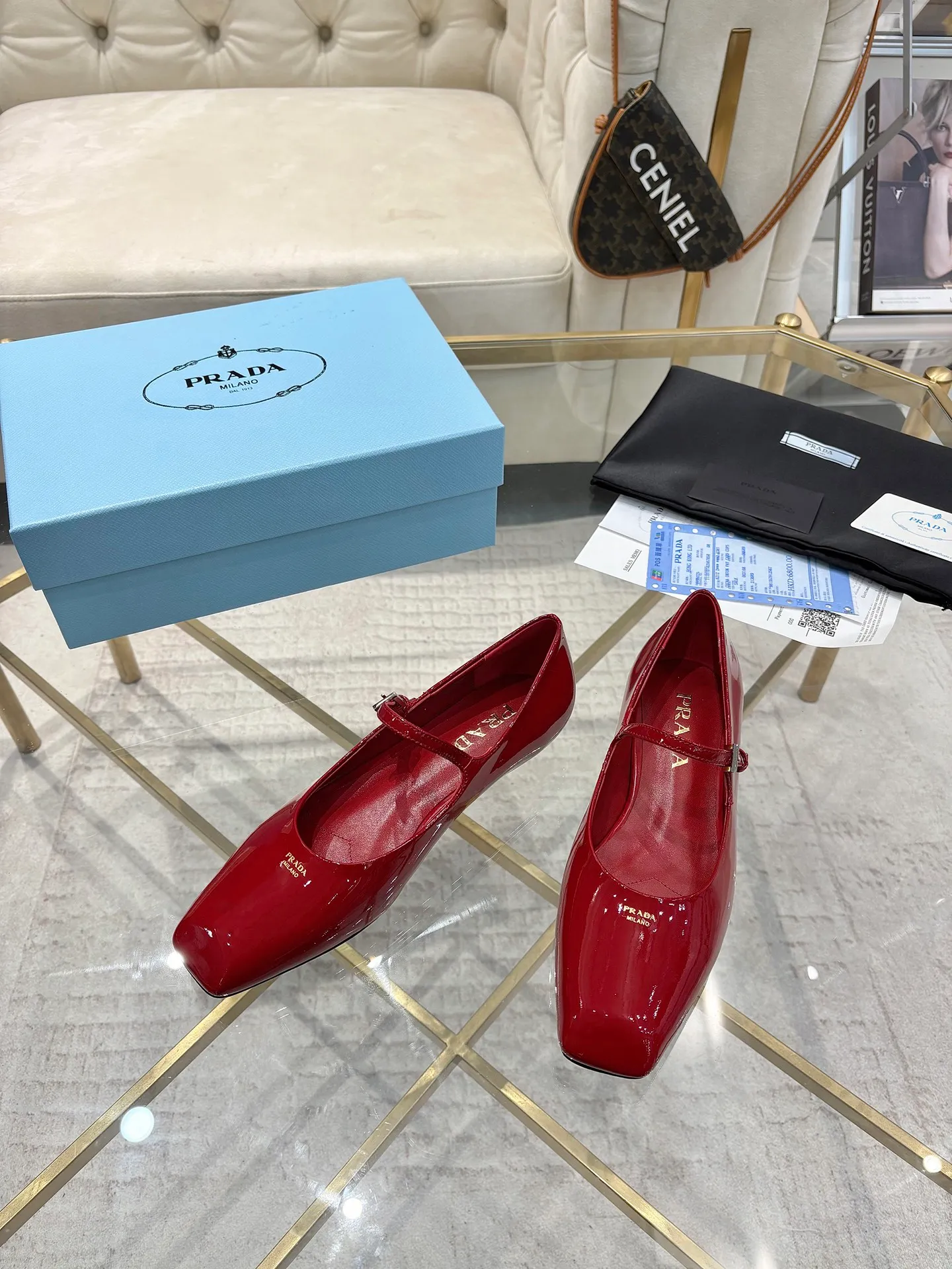 👟👟Ex-factory price 580👟👟 (imitation leather bottom-20) New arrival 👉Ready stock👈Remove the original board and make a 1:1 replica‼ ️ The highest version of Prada's early spring catwalk hot style 😘The latest spring style Retro Mary Jane series Genuine leather sole, simulated leather sole, a must-have for goddesses Super comfortable on the feet, reducing age 👉The upper is made of imported cowhide leather, comfortable and small square toe, retro and playful, lining + foot pads, imported sheepskin lining, breathable and comfortable (1.5 high small insert heel) ) Matched private model buckle (all original logos) Size 35M-39M (34 40 41 42 customized, non-returnable and non-exchangeable)